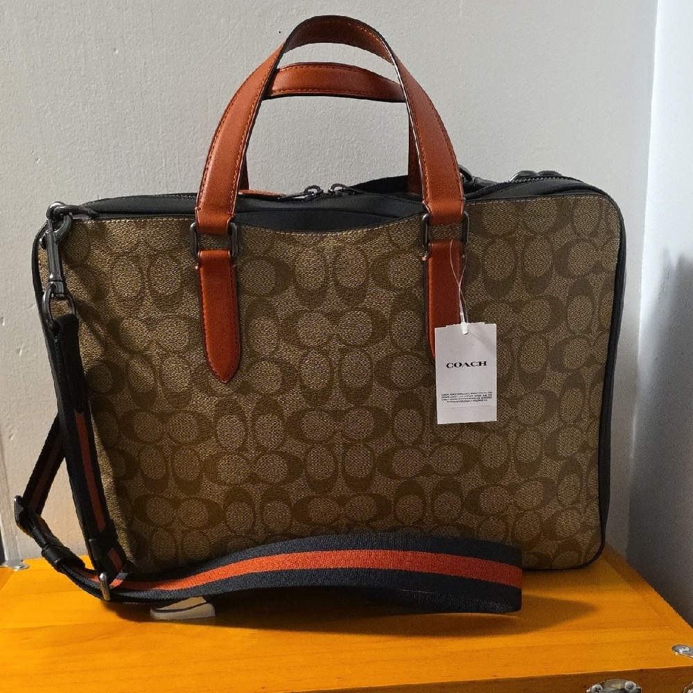 Coach Graham Slim Brief In Colorblock Signature Canvas - Beige